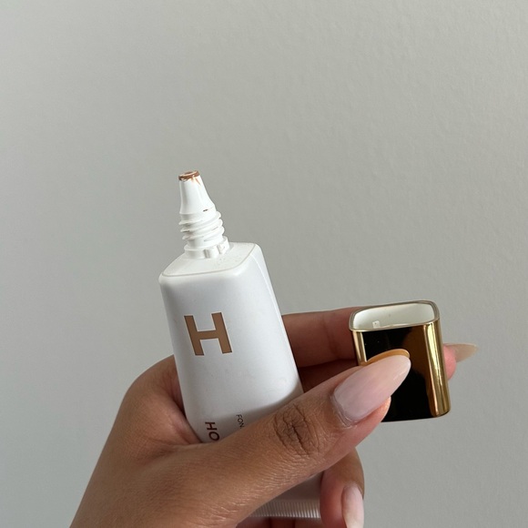 Hourglass Veil Hydrating Skin Tint Foundation - Picture 2 of 3